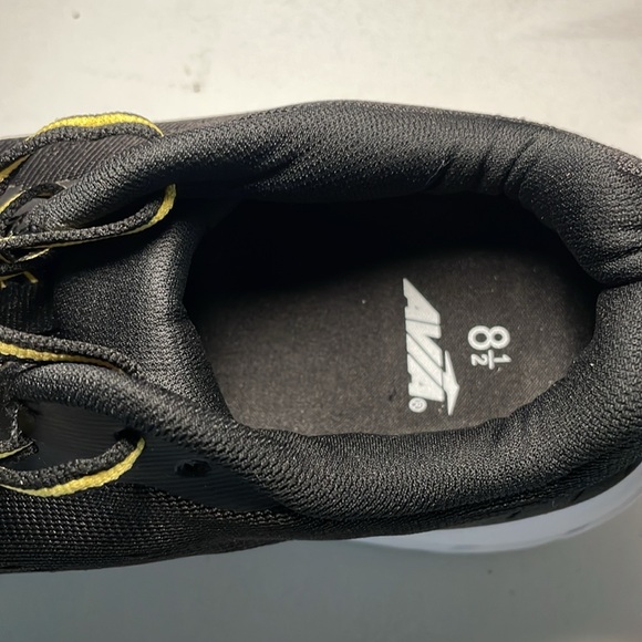 NWT AVIA tennis shoes. - Picture 3 of 4